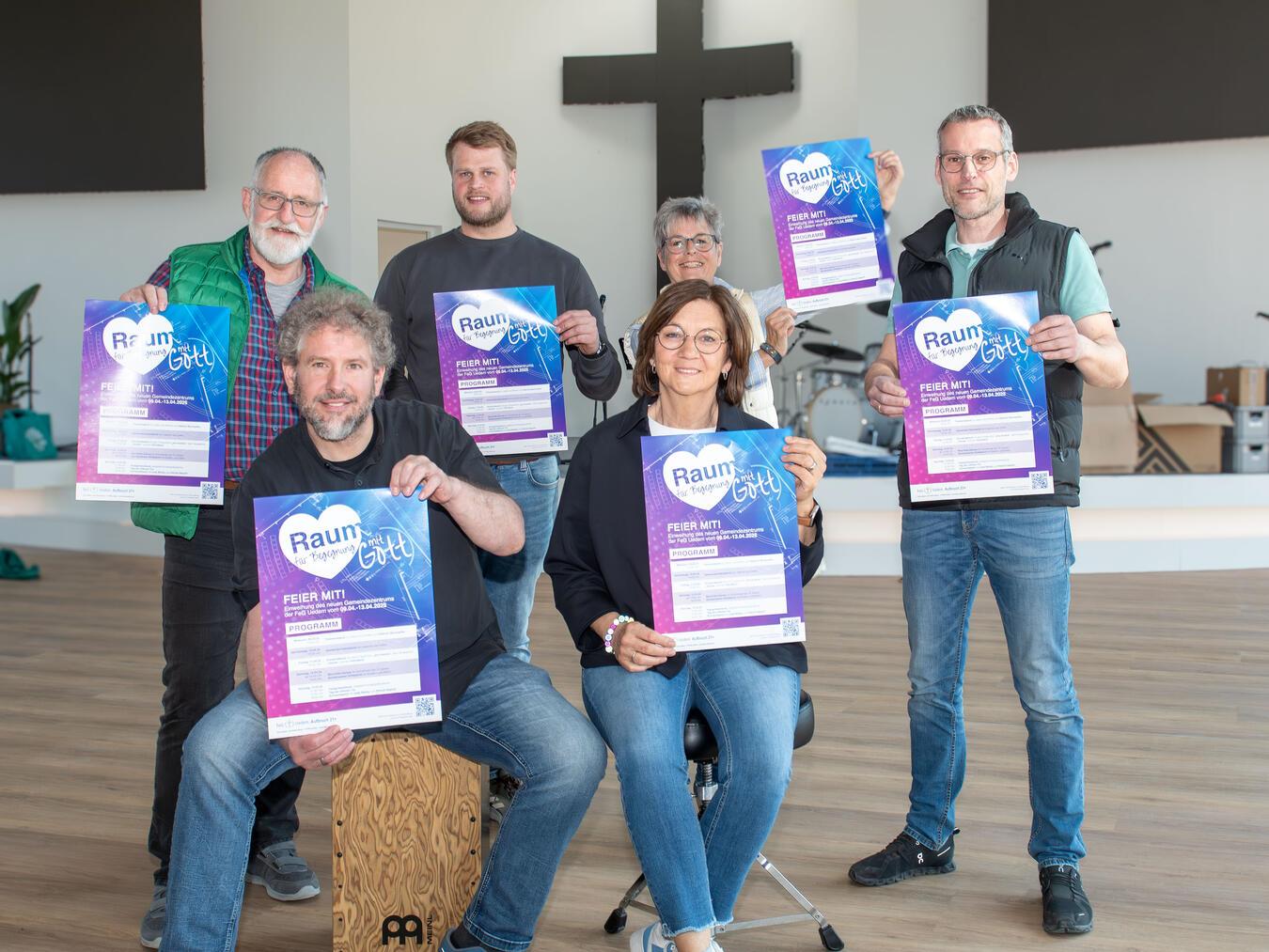 Raum für die Begegnung mit Gott Sie freuen sich auf die Festwoche und die Eröffnung des neuen Gemeindehauses (v.l.): Gerhard Oerter, Markus Bremers, Gerwin Weber, Evelyn Bebensee, Bärbel Barten und Christoph Krause. NN-Foto: Gerhard Seybert