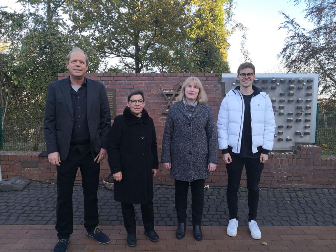 Sie haben den Podcast erstellt: Marco Spohr, Helga Ullrich-Scheyda und Katrin Bürgel (Konzeption, Recherche und Stimme) sowie Niklas Lembeck (Technik). NN-Foto: HF