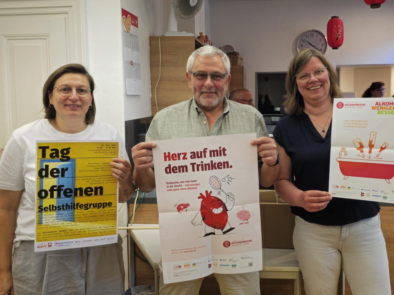 "Carolyn Rutner, Hans-Günter Ehmer und Barbara Kortland beim Aktionstag, Gruppenfoto, NN-Foto: HF"