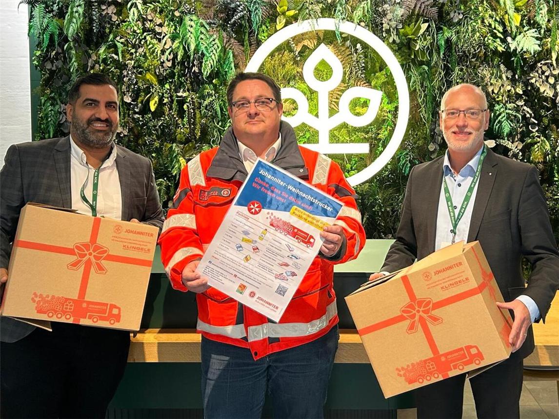 Sie kooperieren bei der Hilfspakete-Aktion, von links: Ismet Kezer (Leiter AOK Haus), Pascal Wieners (Johanniter), Manrico Preissel (Regionaldirektor Kreis Kleve/KreisWesel). Foto: privat