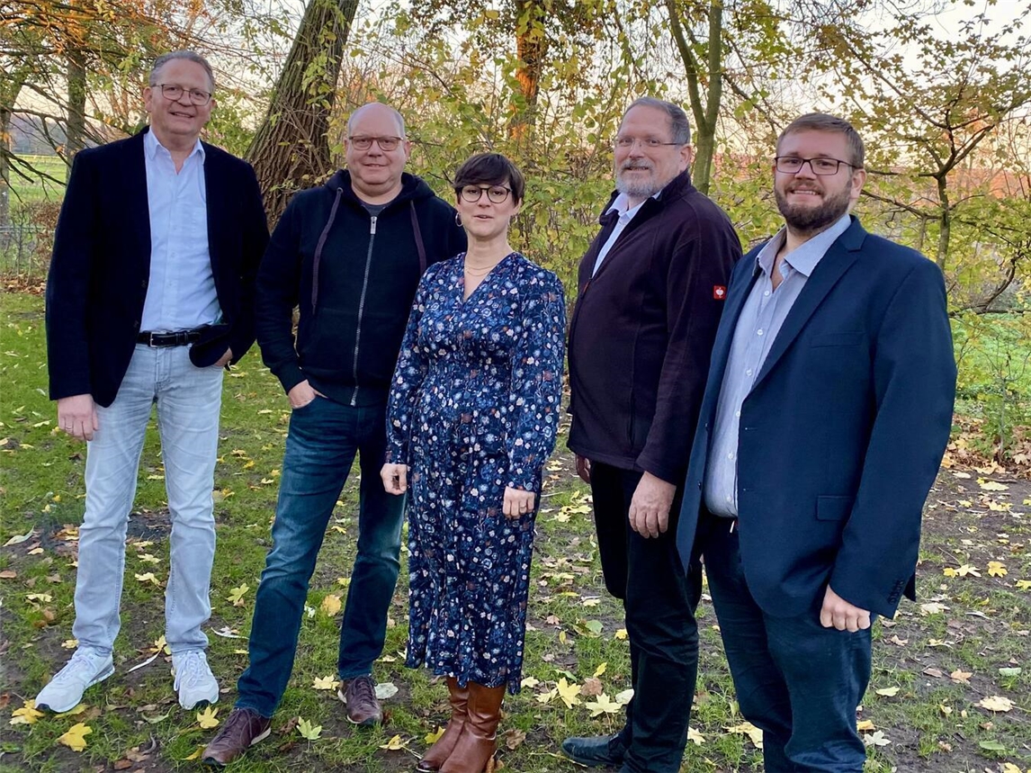 Sie leiten den Pastoralen Raum Linker Niederrhein: Frank Schmidt, Theo Lemken, Iris Karmann-Engels, Günter Hoebertz und Max Eickmann (v.l.). Foto: privat