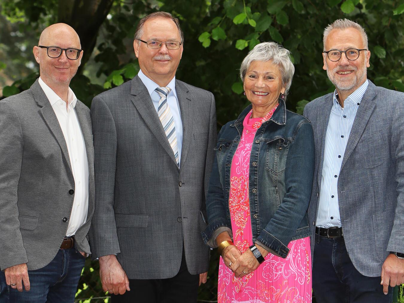 Sie leiten die Geschicke der Lebenshilfe im Kreis Kleve, v. l.: Jörg Kador (Vorstand), Friedhelm Bucksteeg (Aufsichtsratsvorsitzender), Adelheid Ackermann (stellvertretende Aufsichtsratsvorsitzende), Stephan Roman Brockschmidt (Vorstand). Foto: Lebenshilfe im Kreis Kleve