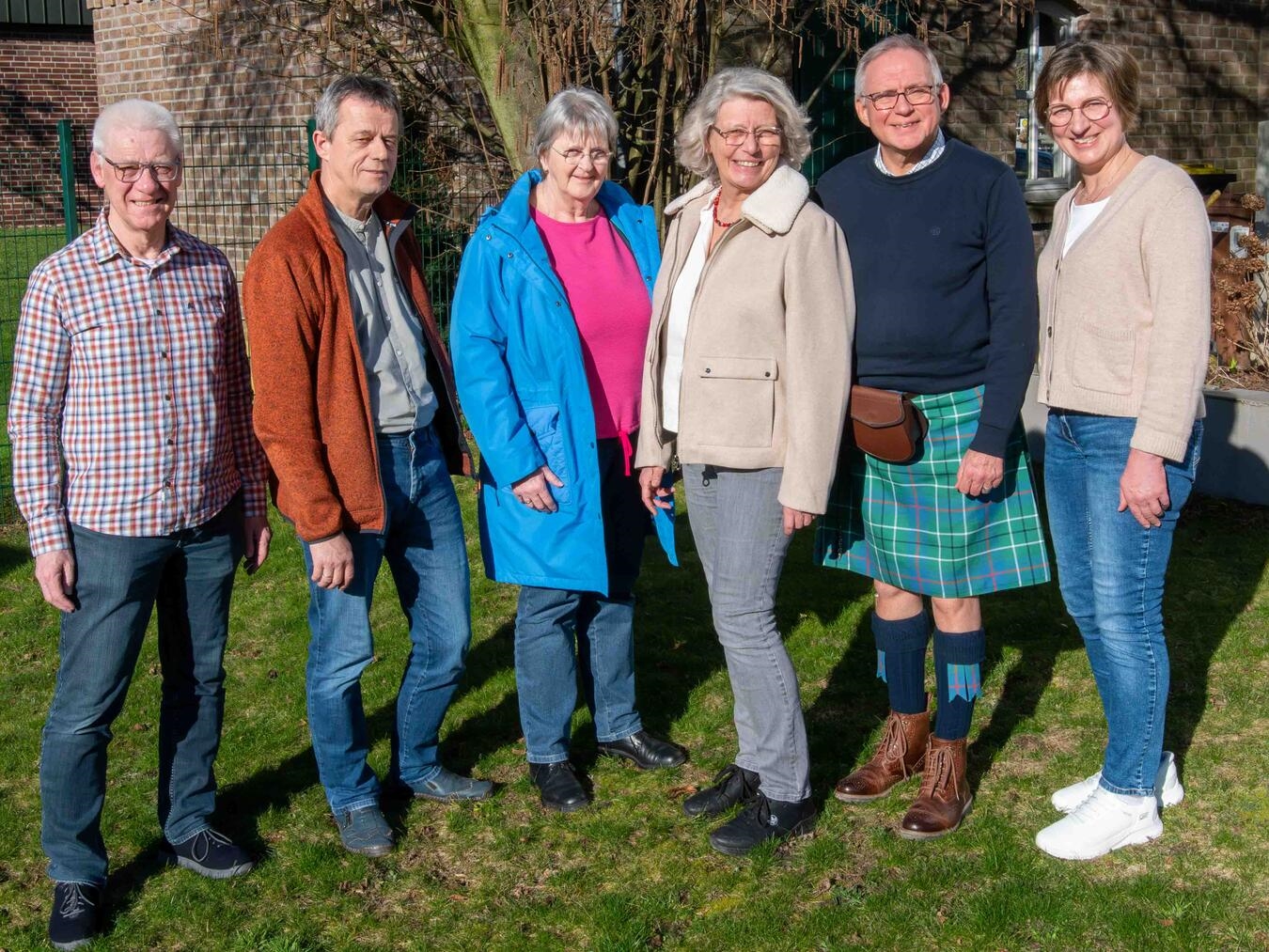 Sie leiten gemeinsam die Pfarrei St. Willibrord in Kleve (v.l.): Edgar Jansen, Reiner Rosenberg, Monika Baumans, Christel Winkels, Klaus Venhofen und Birgit van Heek. Foto: Bischöfliche Pressestelle / Christian Breuer