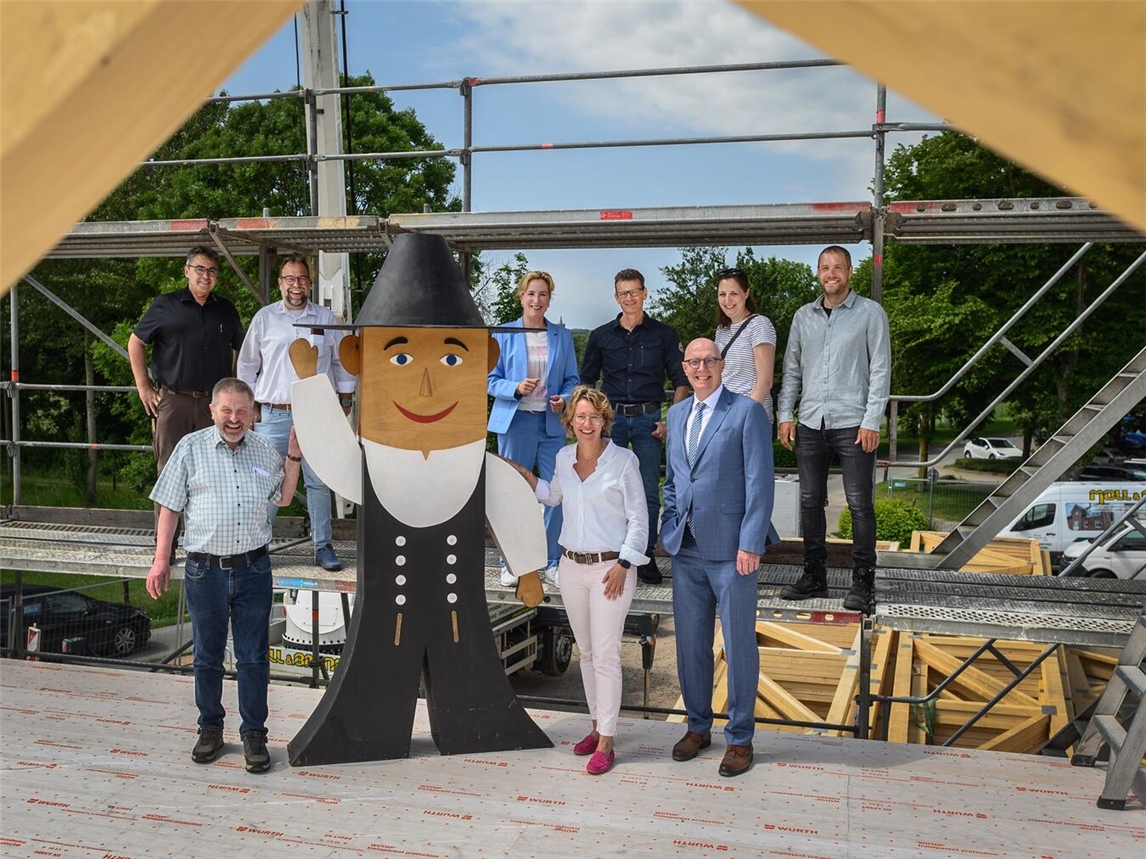 "Besichtigung Baufortschritt Berufskolleg Kleve durch lokale Führungskräfte und Bauleitung, Kreis Kleve"