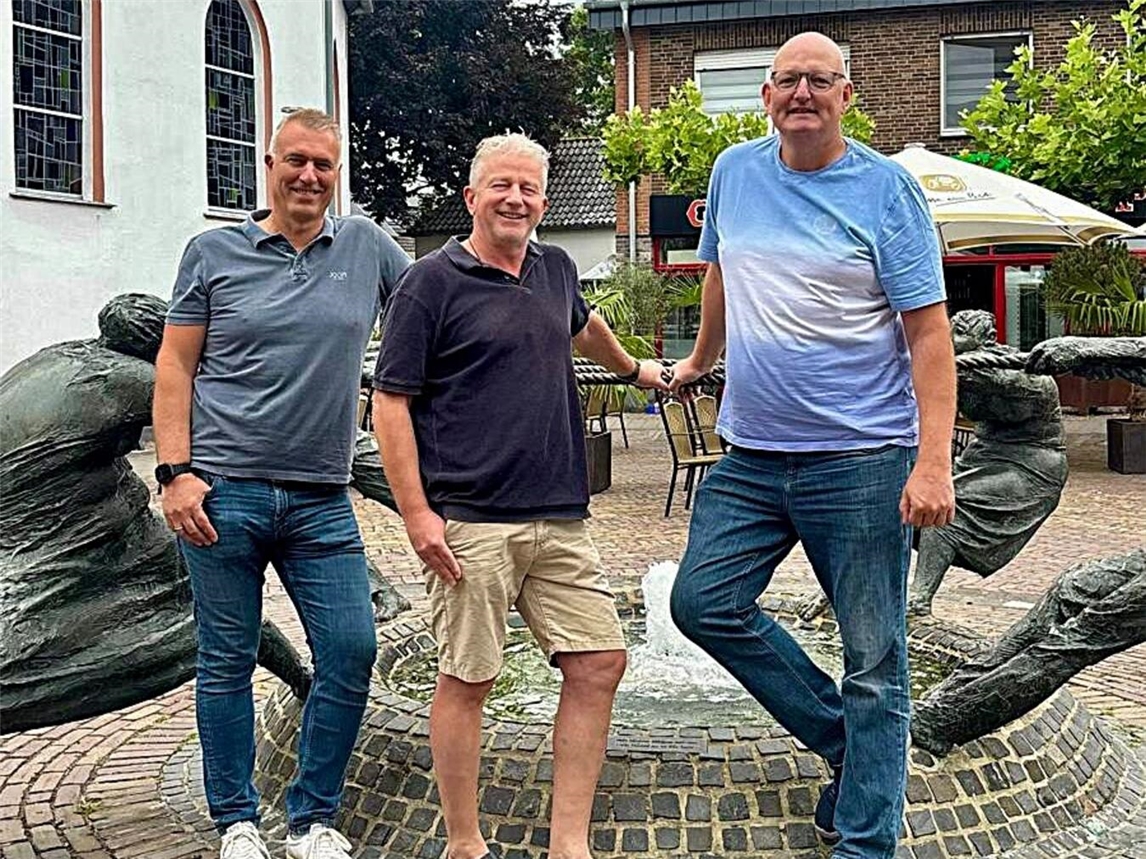 Sie sind die Gründer des neuen Vereins Fliegenkirmes Uedem e. V. (von links): Sascha Heinen, Ludger Terlinden und Frank Kösters. Foto: privat
