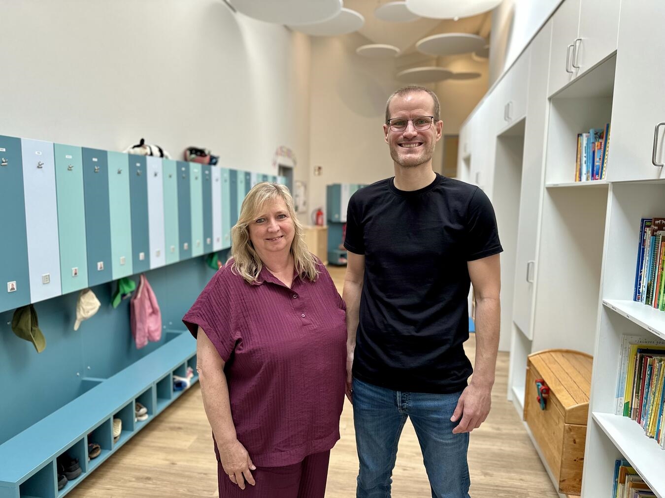 Marion Gräßler verabschiedet sich nach 30 Jahren als Kita-Leiterin in den Ruhestand, Nachfolger Dominik Winkels übernimmt Leitung der Kita Wolkenschloss.