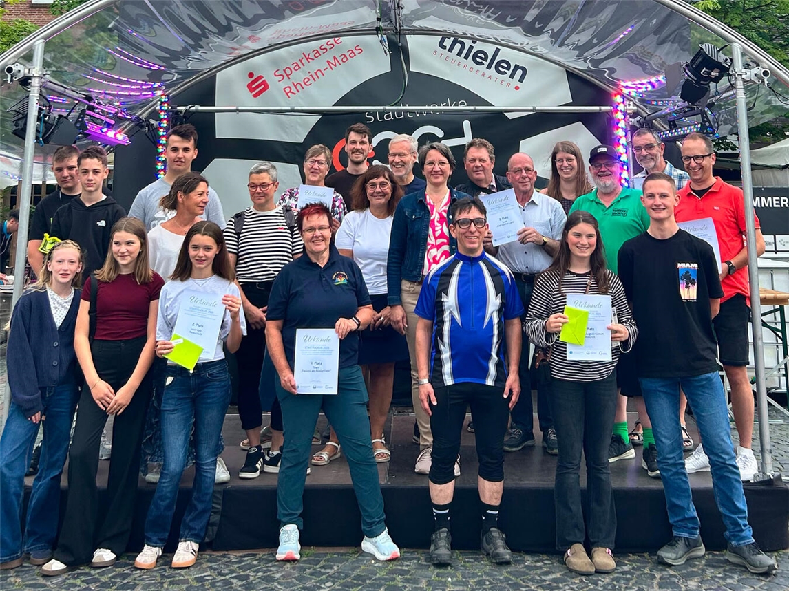 "Siegerehrung Stadtradeln 2026 mit Gewinnern auf dem Podest, Foto von Sandra Celik"