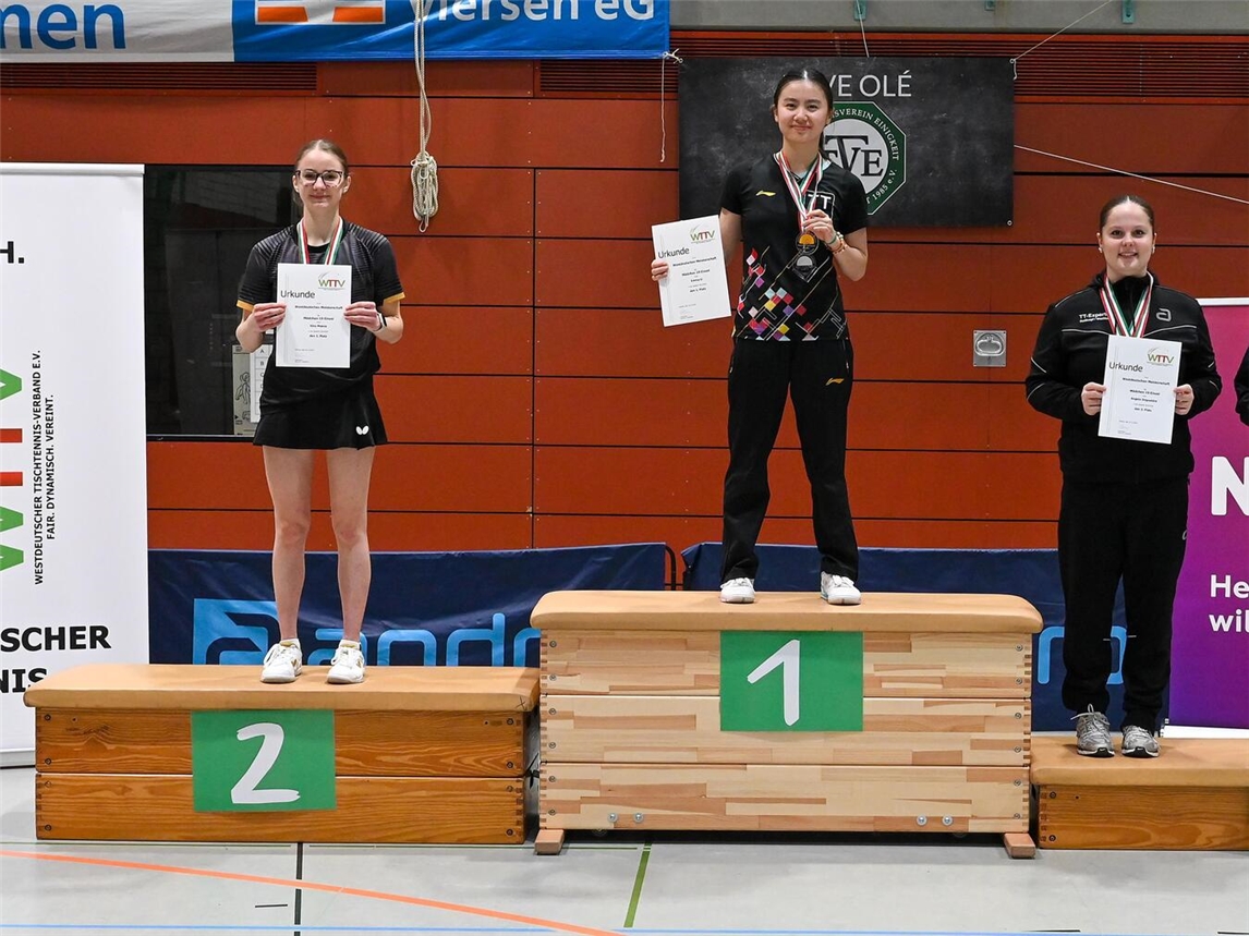Siegerehrung im Einzel der Westdeutschen Tischtennis-Meisterschaften 2025 der Mädchen. Foto: Jörg Fuhrmann 