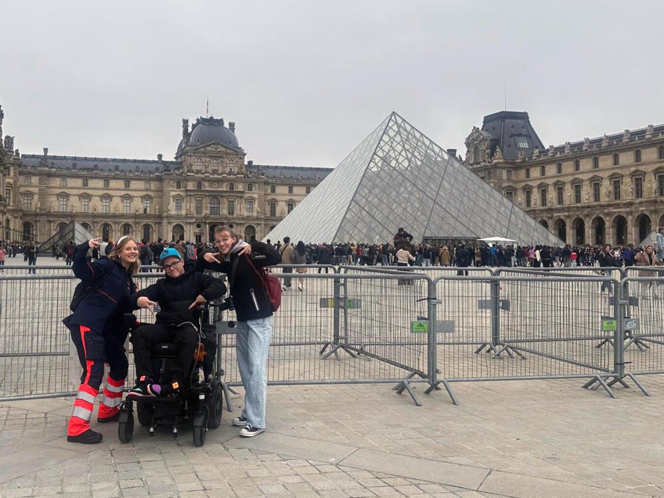 Sightseeing in Paris, da durfte auch der bekannte Louvre nicht fehlen. Fotos: Malteser
