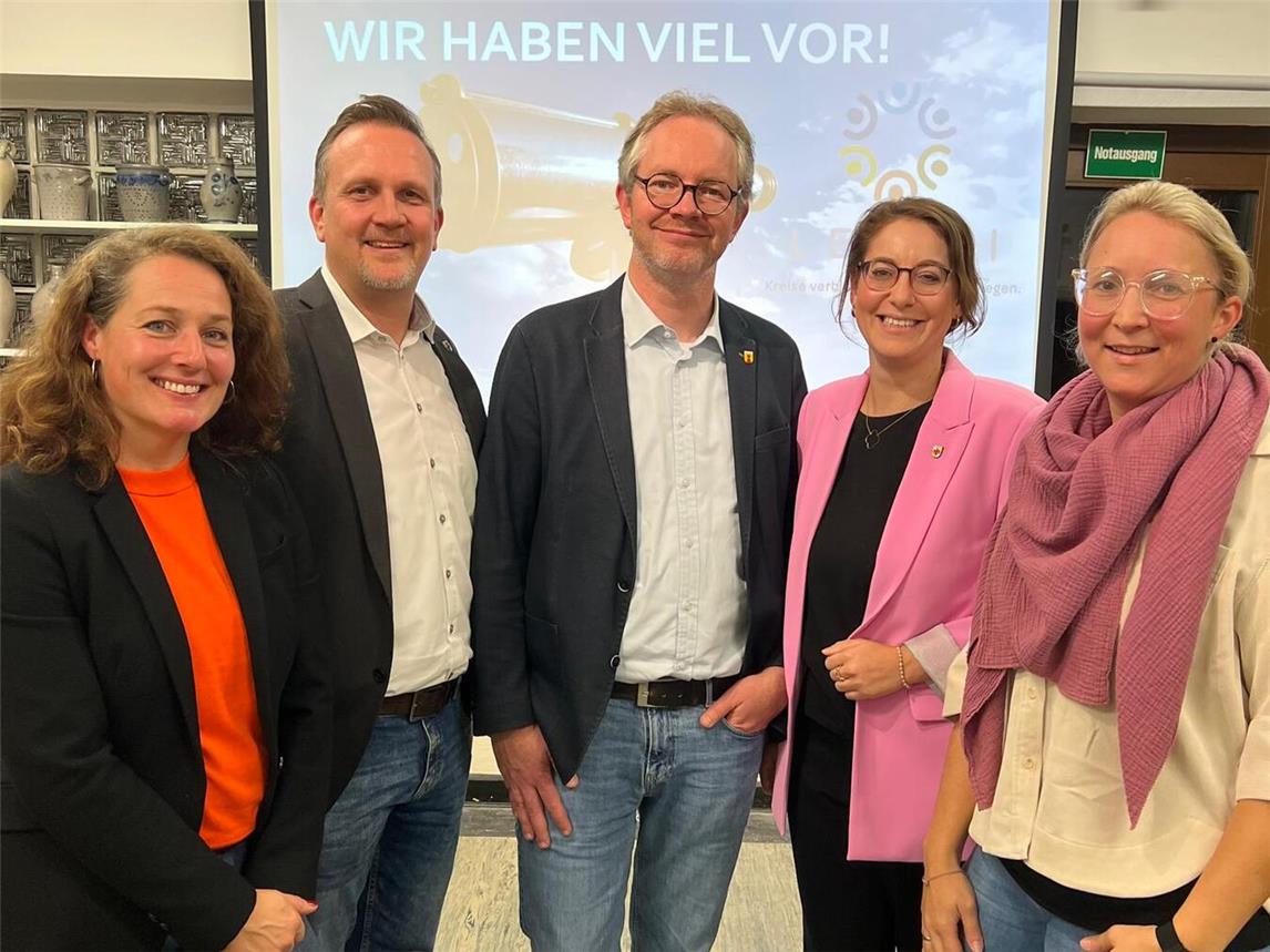 Silvia Bors (Regionalmanagement), Stefan von Laguna (2.Vorsitzender), Paul Hoene (1.Vorsitzender), Laura Bürkert (Kassiererin) und Elena Czech (Regionalmanagement, v.l.). Foto: privat