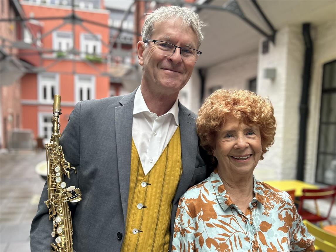 Silvie Schenk und Heribert Leuchter freuen sich, mit den Besuchern in Venlo ins Gespräch zu kommen. Foto: Andrea Zuleger