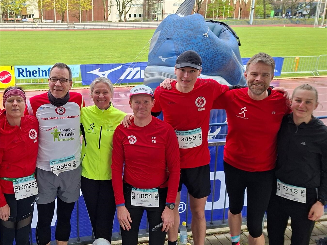 Simon Hardering mit Halderner Team in Duisburg, Mannschaftsfoto