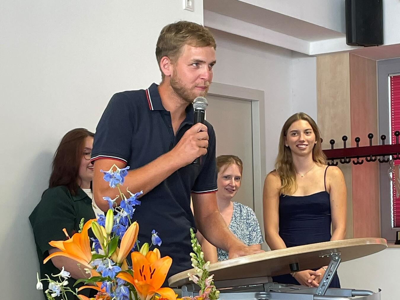 "Simon Janssen, Teammanager der SSG Kevelaer, teilt Erfolge und Teamgeist auf dem Weg zur fünften Bundesligameisterschaft"