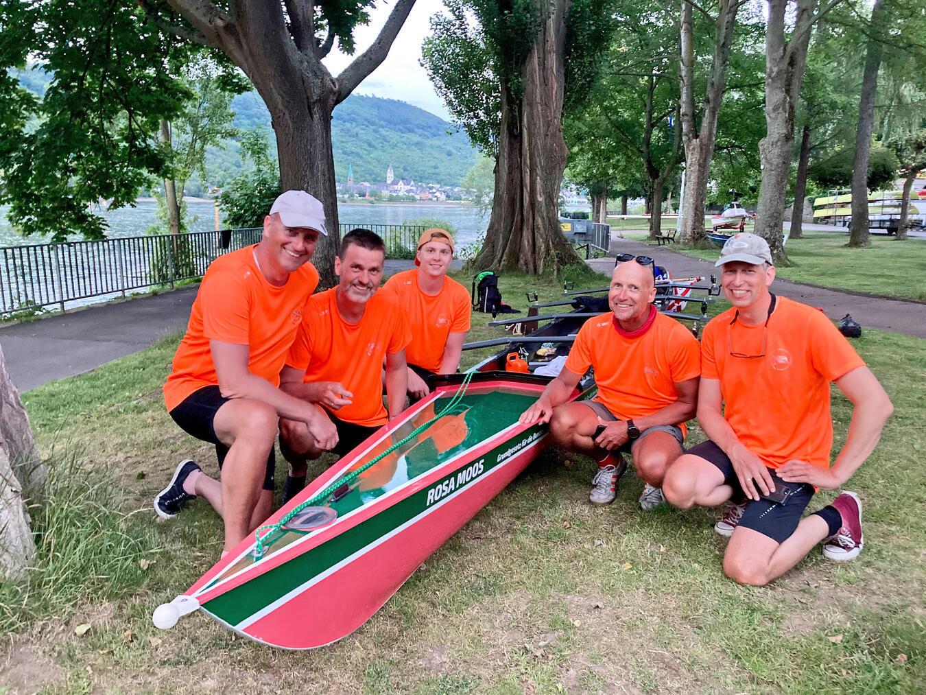 Sind 213 Kilometer für den guten Zweck gerudert: Jörg Cloudt, Hans-Hermann Pieper, Joachim Voortman, Kai König und Tim Ridder (v.l.). Fotos: privat