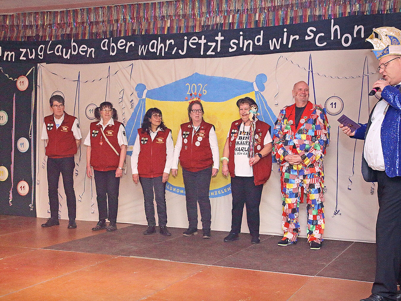 Sitzungspräsident Thomas Kiwitt dankt den Akteuren.NN-Foto: TL