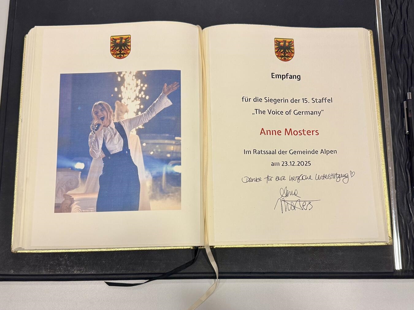 So hat sich Anne Mosters im Goldenen Buch der Gemeinde Alpen verewigt. NN-Foto: SP