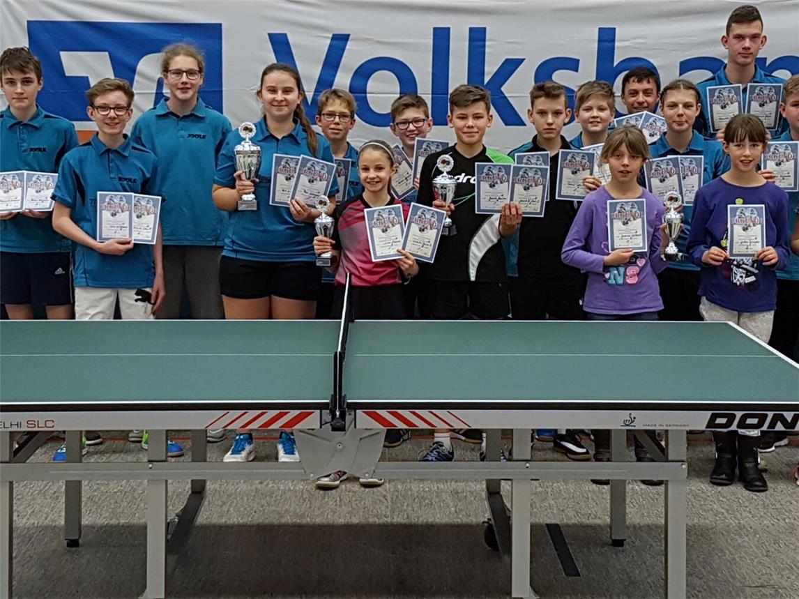 So sah es in Vorjahren aus: Strahlende Sieger der Jugendwettbewerbe von Tischtennis-Stadtmeisterschaften für Straelen und Wachtendonk.Foto: privat