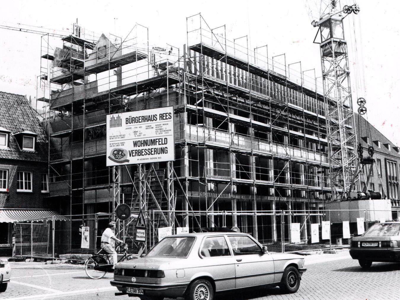 So unspektakulär der Begriff „Wohnumfeldverbesserung“ auch klingen mag, so sehr hat dieses Förderprogramm des Landes NRW die Reeser Innenstadt geprägt. Foto: Archiv Rees