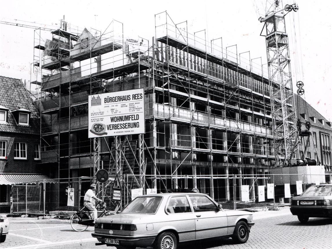 So unspektakulär der Begriff „Wohnumfeldverbesserung“ auch klingen mag, so sehr hat dieses Förderprogramm des Landes NRW die Reeser Innenstadt geprägt. Foto: Archiv Rees