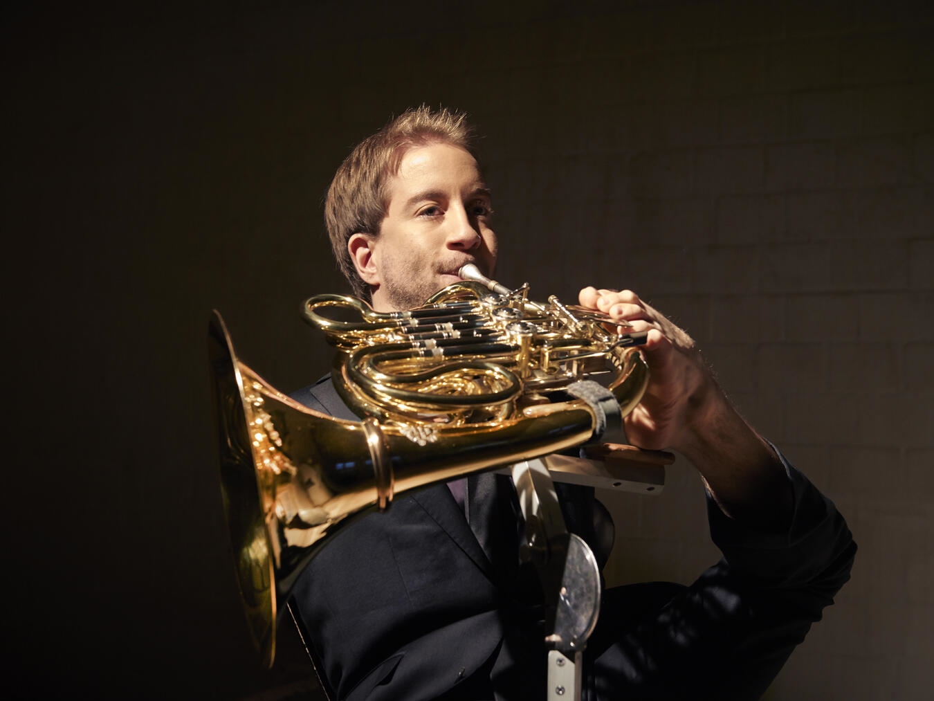 Solist des Abends ist Felix Klieser. Foto: Maike Helbig