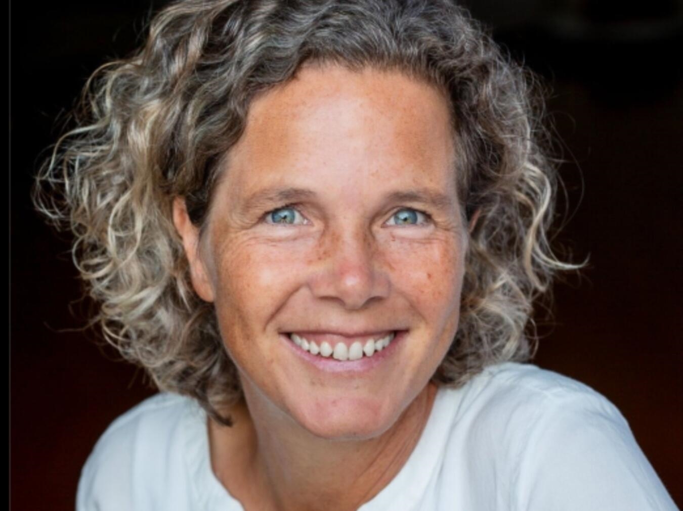 "Sonja Schoofs, Referentin, spricht beim Vortragsabend in Geldern"