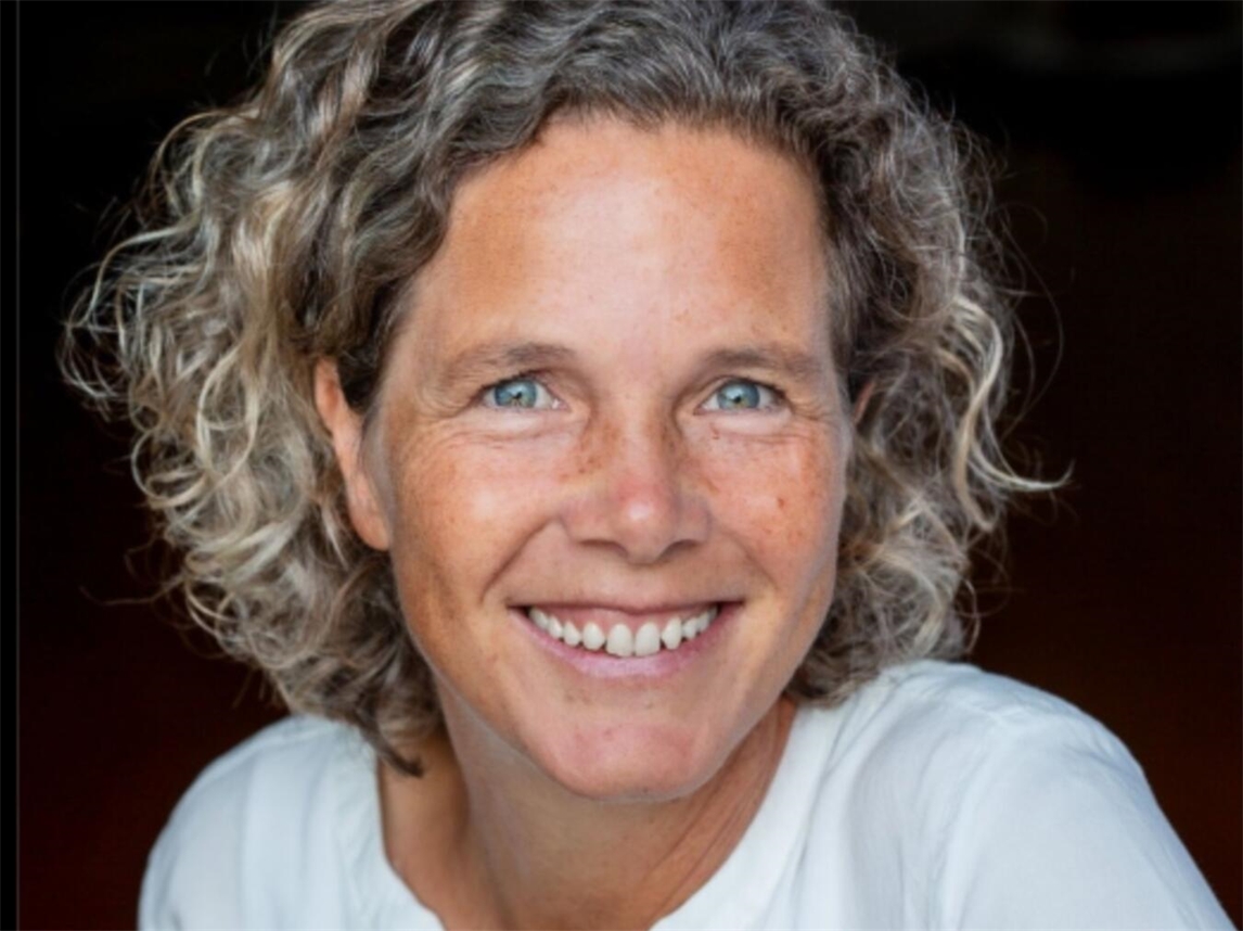 "Sonja Schoofs, Referentin, spricht beim Vortragsabend in Geldern"