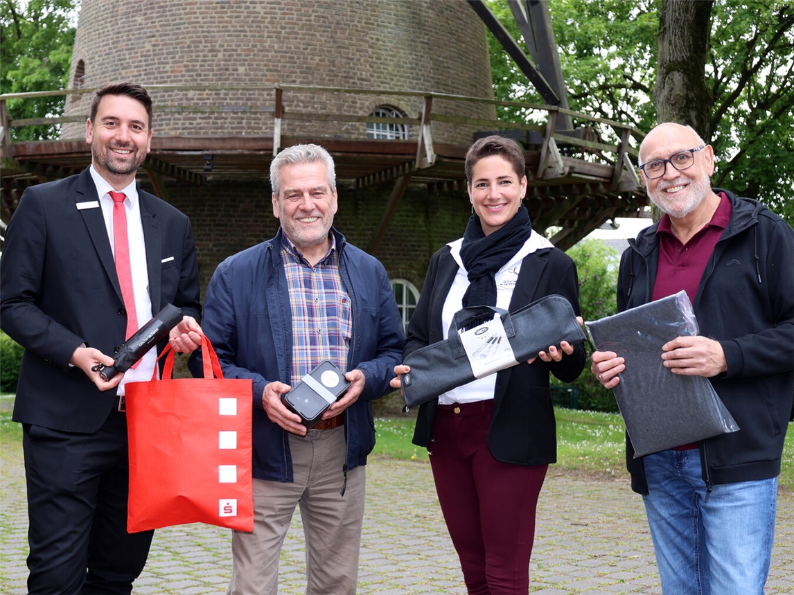 „Delegation aus Sandwich besucht Sonsbeck: Markus Hans, Jürgen Schönauer, Alexandra Schwillo, Johannes Jentjens im Gespräch“