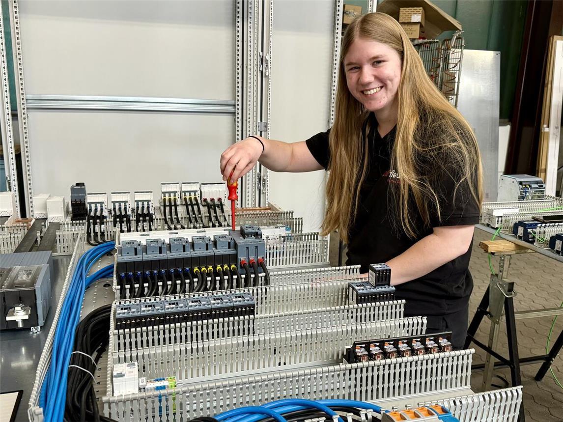 Sophia Cladder geht in ihrem neuen Beruf als Elektronikerin richtig auf. NN-Foto: SP