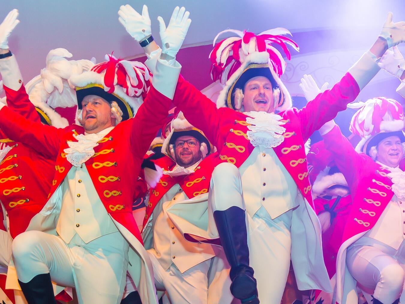 Sorgen mit ihrem Gardetanz für beste Stimmung: Die Garde von Prinz Mike I..Foto: Bernd Kolterjahn
