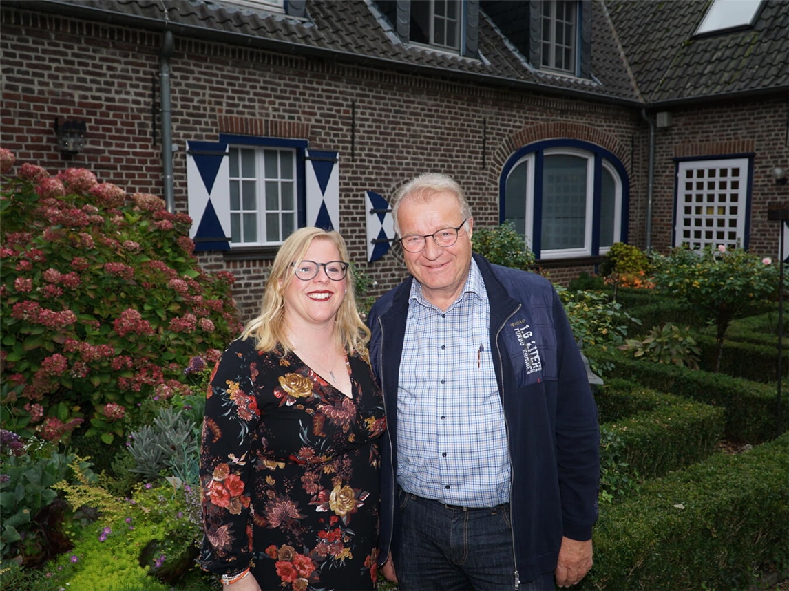 Spargelprinzessin Monika II. van Bonn und der künftige Spargelgrenadier Peter Strauß.Foto: privat