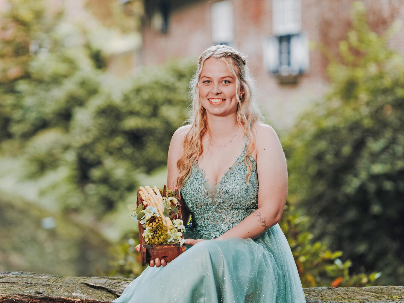 Spargelprinzessin  Ronja I. (Geldermann) freut sich auf viele Besucher am morgigen Sonntag in Walbeck.Foto: Mark Leurs