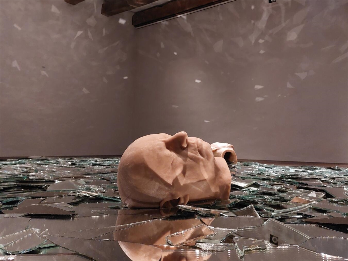 Spiegel-Installation des Bildhauers Gil Shachar im StiftsMuseum, Foto: StiftsMuseum Xanten