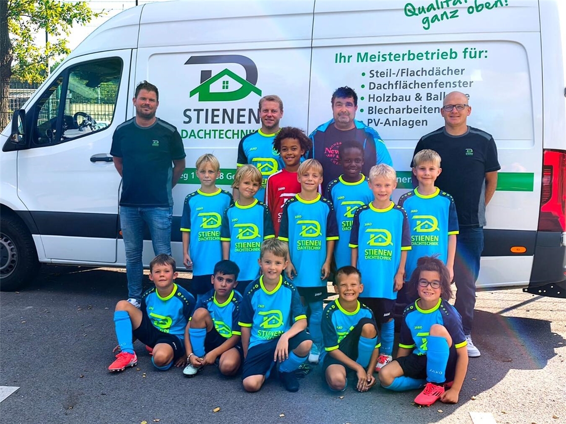 Spieler und Trainer bedanken sich bei Christian Stienen für die Unterstützung. Foto: privat