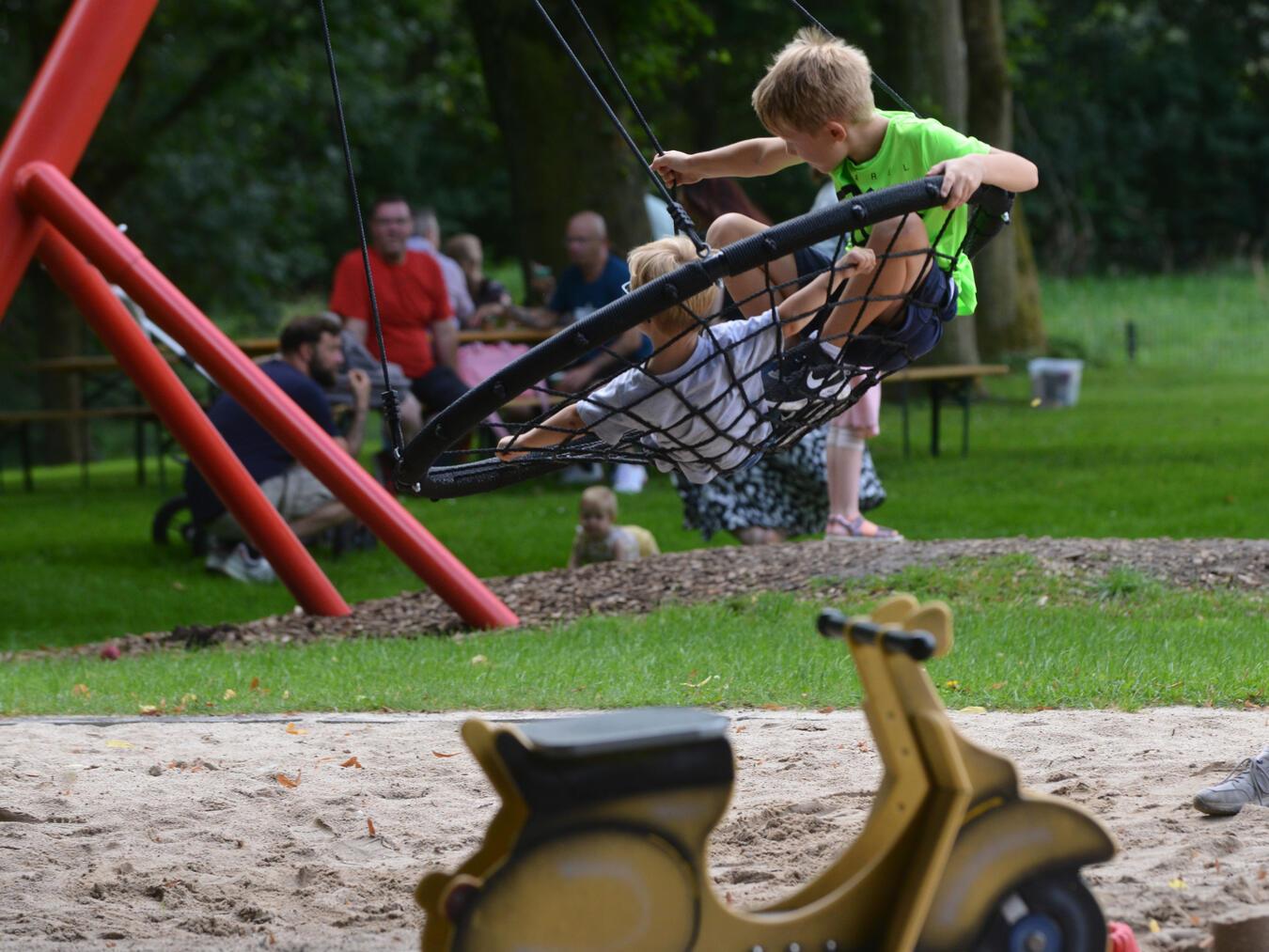 Sport, Spiel und Spaß standen im Mittelpunkt beim Sommerfest des Kreises Kleve für Pflegekinder und Pflegeeltern. Foto: © Kreis Kleve / Klaus-Dieter Stade