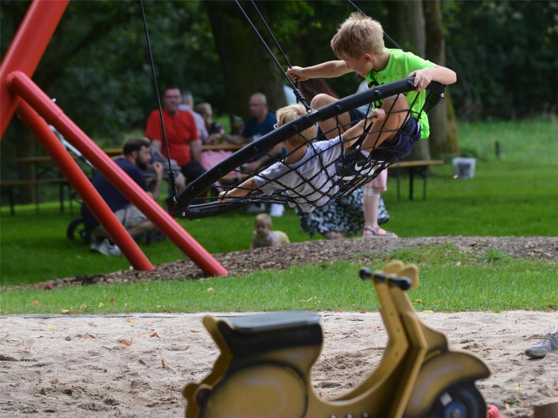 Sport, Spiel und Spaß standen im Mittelpunkt beim Sommerfest des Kreises Kleve für Pflegekinder und Pflegeeltern. Foto: © Kreis Kleve / Klaus-Dieter Stade