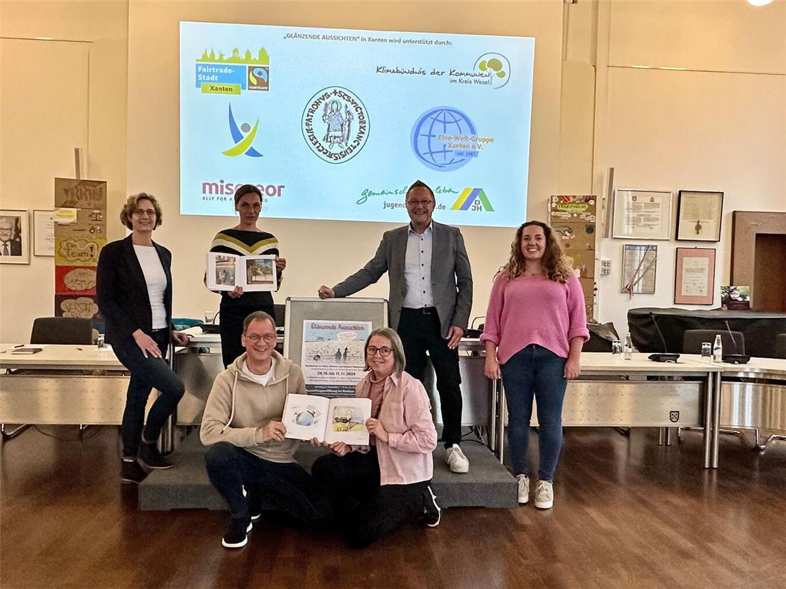 Stadt und Unterstützer der Ausstellung freuen sich darauf, die 99 Karikaturen zu zeigen. NN-Foto: SP