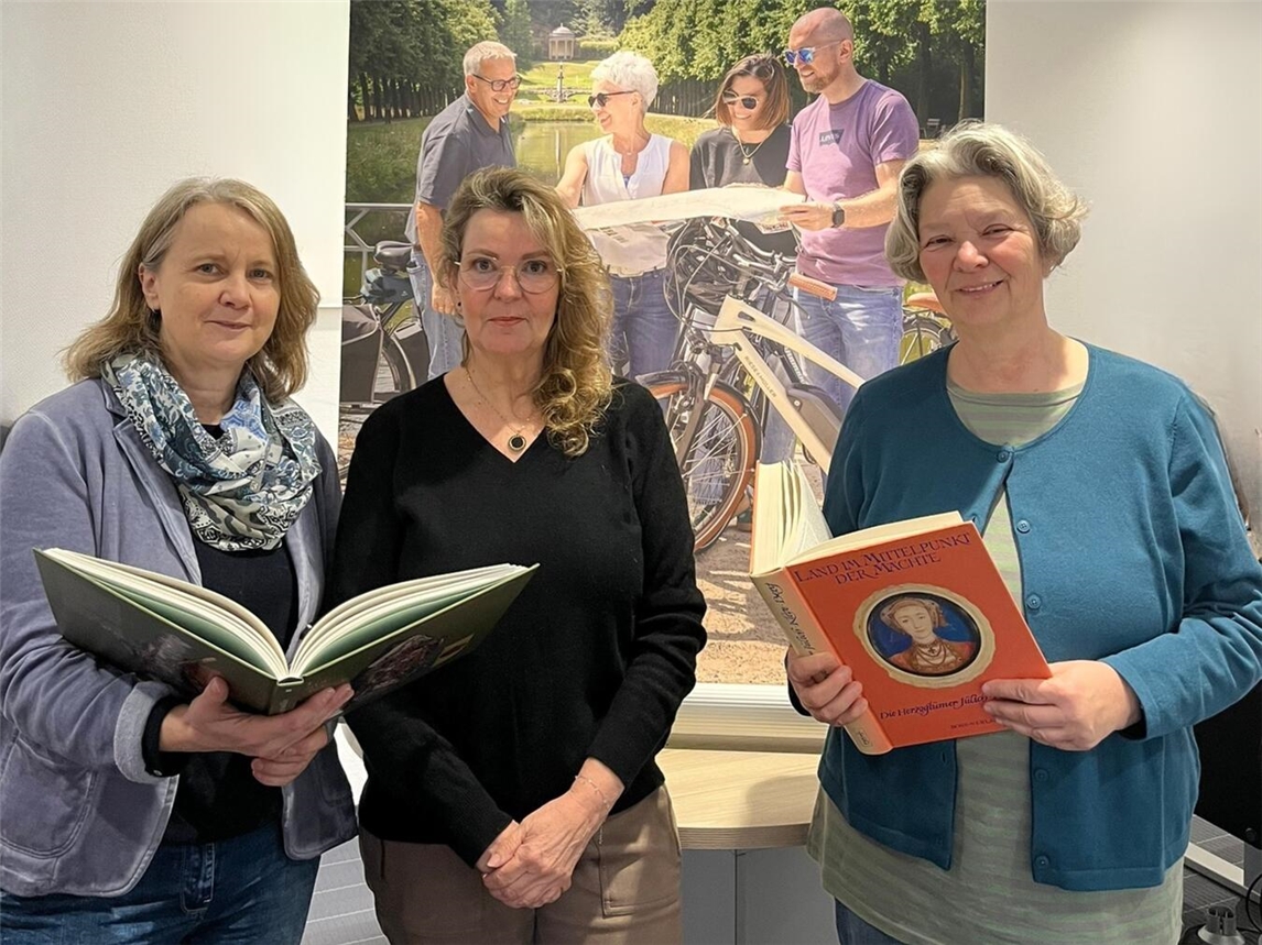 Stadtführerqualifizierung: Wiltrud Schnütgen, Birgit van den Boom und Martina Gellert (v.r.) organisieren die Qualifizierung für Stadt-/Gästeführer. Foto: WTM