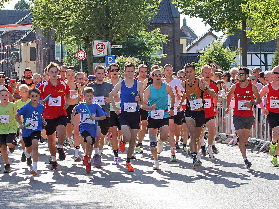 Startschuss zum Hauptlauf und für die Staffeln. NN-Foto: Theo Leie