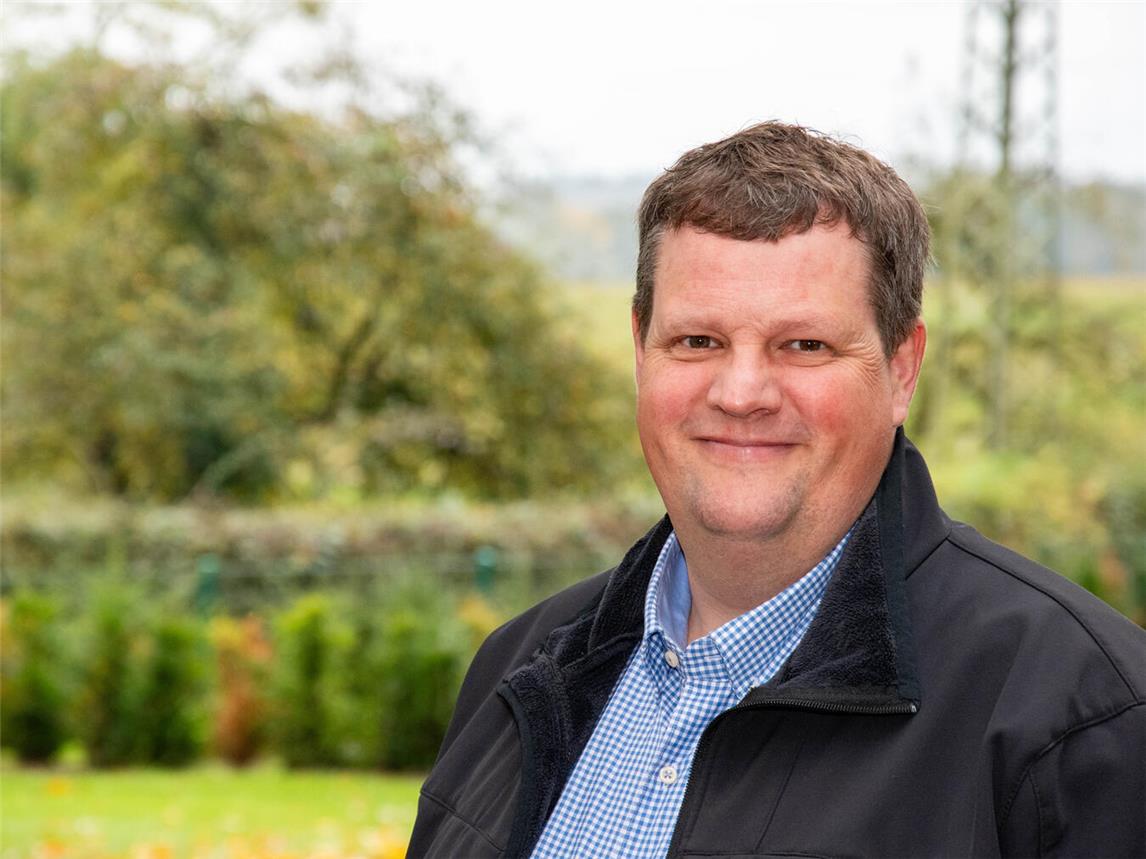 Stefan Burke freut sich auf die Weihe im St.-Paulus-Dom. Foto: Bischöfliche Pressestelle / Christian Breuer