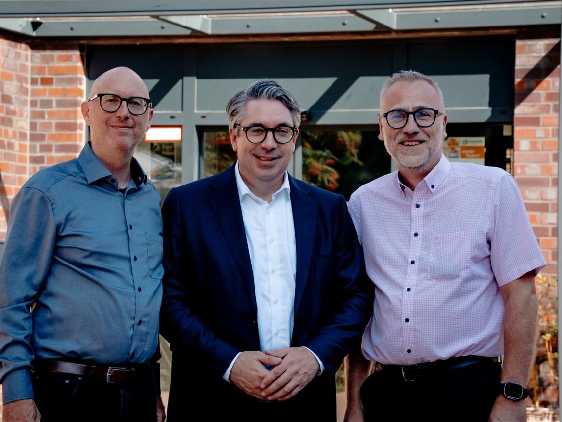 "Stefan Rouenhoff im Austausch mit Jörg Kador und Stephan R. Brockschmidt von Lebenshilfe Kreis Kleve"