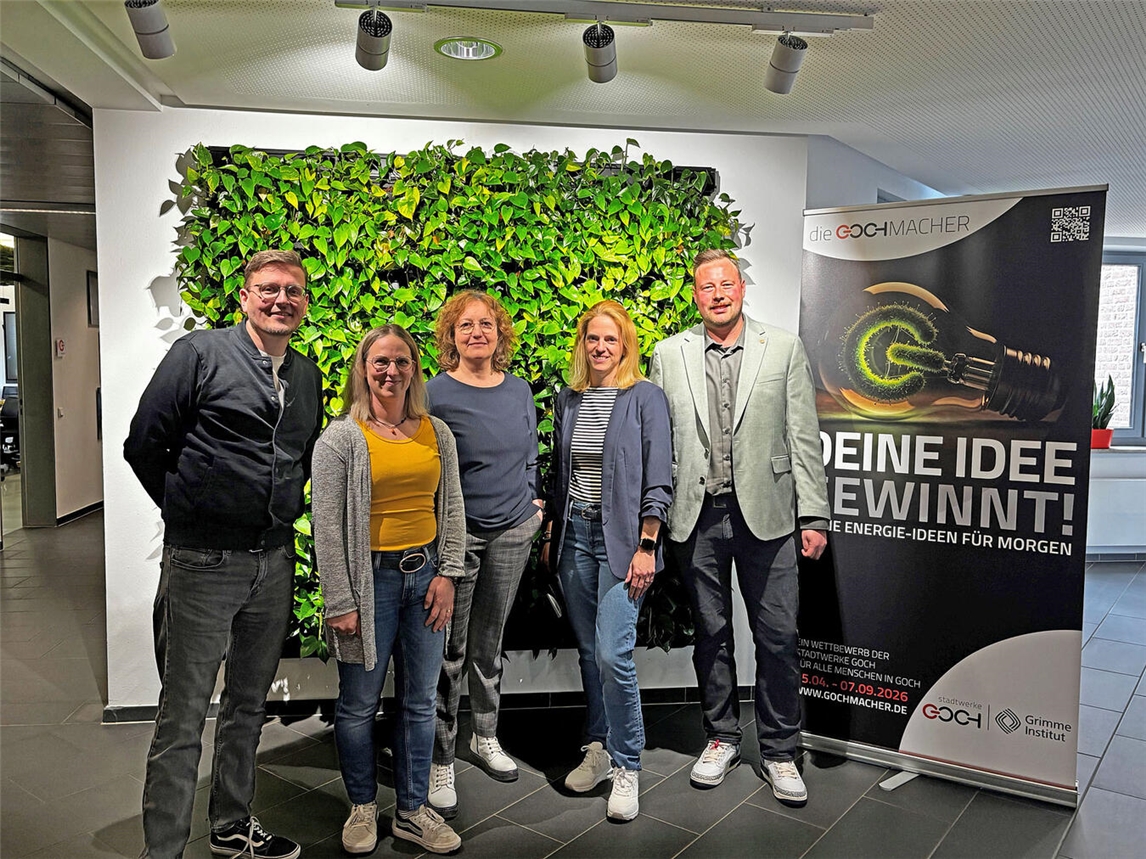 Stefan Schroer (Grimme-Institut), Frauke Aymans (Stadtwerke), Aycha Riffi (Grimme-Institut), Sandra Denissen (Stadtwerke) und Nils Neumann (Stadtwerke, v. l.) freuen sich schon auf viele kreative Ideen und motivierte Teilnehmer. NN-Foto: CDS