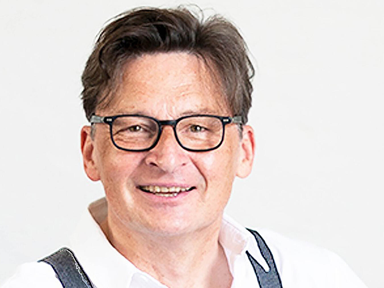 "Stefan Verhasselt auf Kabarett-Bühne in Emmerich, Foto von Simon Erath"