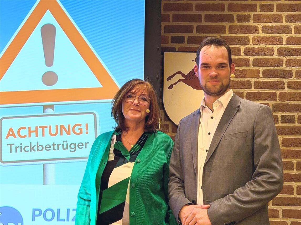 Stefanie Bodden-Bergau und Luis Kaas klären gegen Betrug auf. Foto: J.Kurschatke