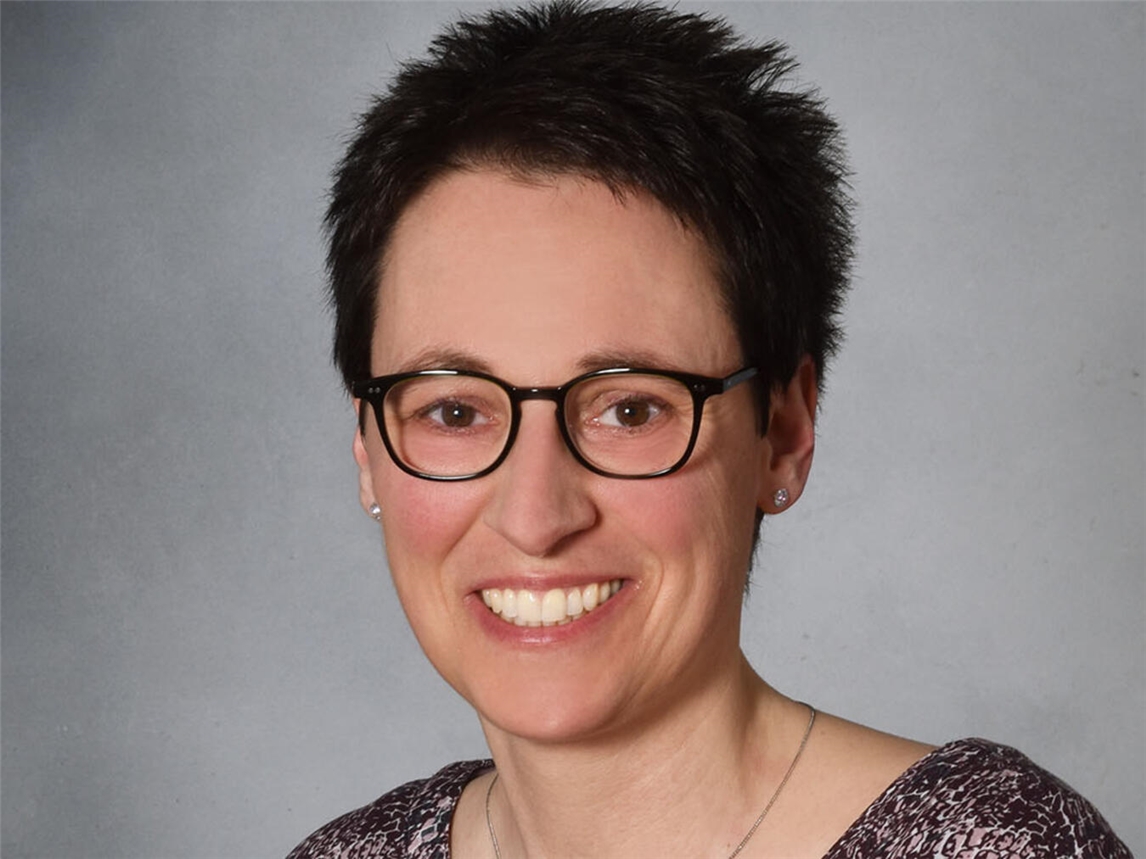 "Stefanie Braunheim, Koordinatorin der Hospizgruppe Emmerich, lächelnd im Portrait, Foto privat"