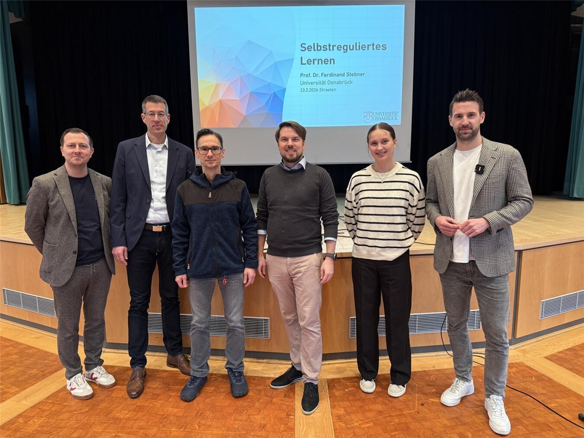 Steffen Schmidt, Björn Tischler (stellvertretretender Direktor), Carsten Göthner (Elternvertreter), Dr. Johannes Hellenbrand, Lynn Steltzer (Schülervertreterin) und Prof. Dr. Ferdinand Stebner (v.l.n.r.).Foto: privat