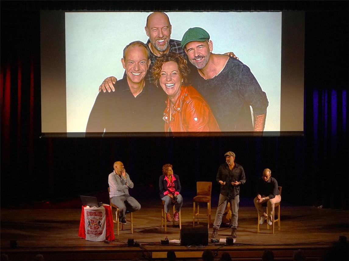 Steffi Neu und WDR-Team beim ausverkauften Event im Reeser Bürgerhaus, mit Talk, Quiz, Comedy, Musik und Heimatgefühl.