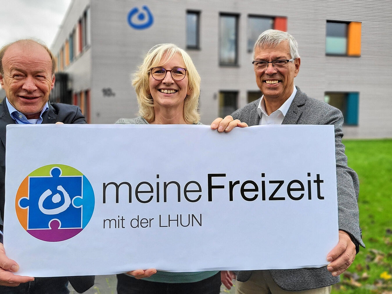 „Meine Freizeit“: Inklusion neu und individuell gedacht Stellen das neue Konzept für die Freizeitgestaltung bei der LHUN vor: (v. l.) Geschäftsführer Dr. Gert George, „Meine Freizeit“-Koordinatorin Hedwig Kreiten und Vorstandsvorsitzender Dr. Heinzgerd Schott. NN-Foto: MB