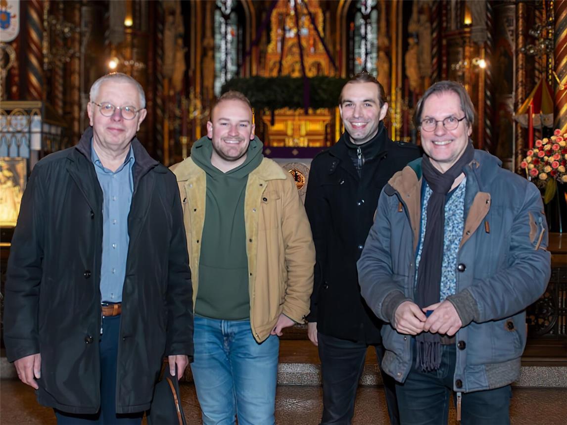 Stellen das Programm „Kultur am Kapellenplatz“ vor, v.l.: Prof. Wolfgang Seifen (Vorsitzender Orgelbauverein Kevelaer), Paul Lammers (zweiter Basilikaorganist), Sebastian Piel (Chordirektor) und Basilikaorganist Elmar Lehnen. NN-Foto: Gerhard Seybert