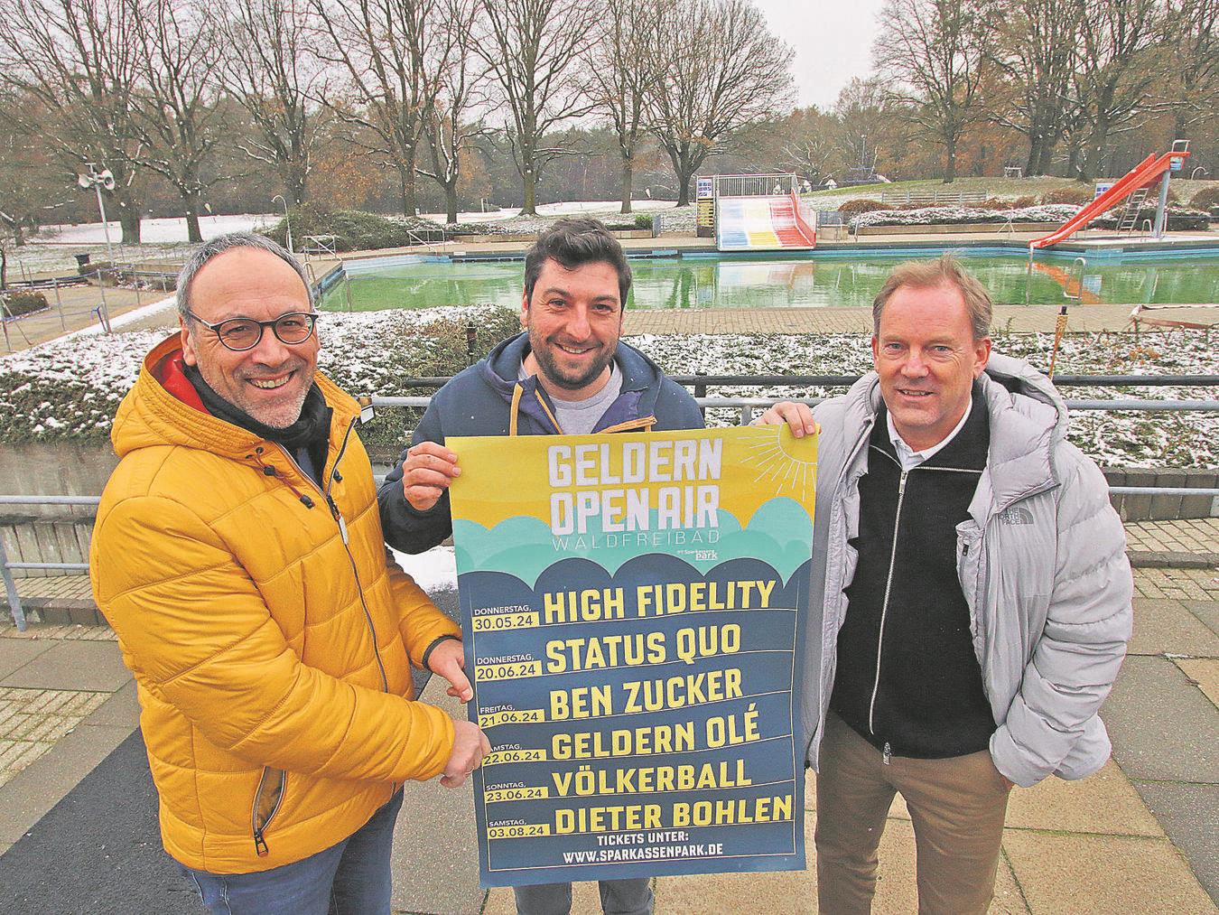 Hochkarätige Konzerte beim ersten „Geldern Open Air“ Stellten das Programm vor: (v. l.) Rainer Niersmann (Stadt Geldern), Benedikt May (Geschäftsführer Waldfreibad) und Michael Hilgers (Sparkassenpark). NN-Foto: Theo Leie