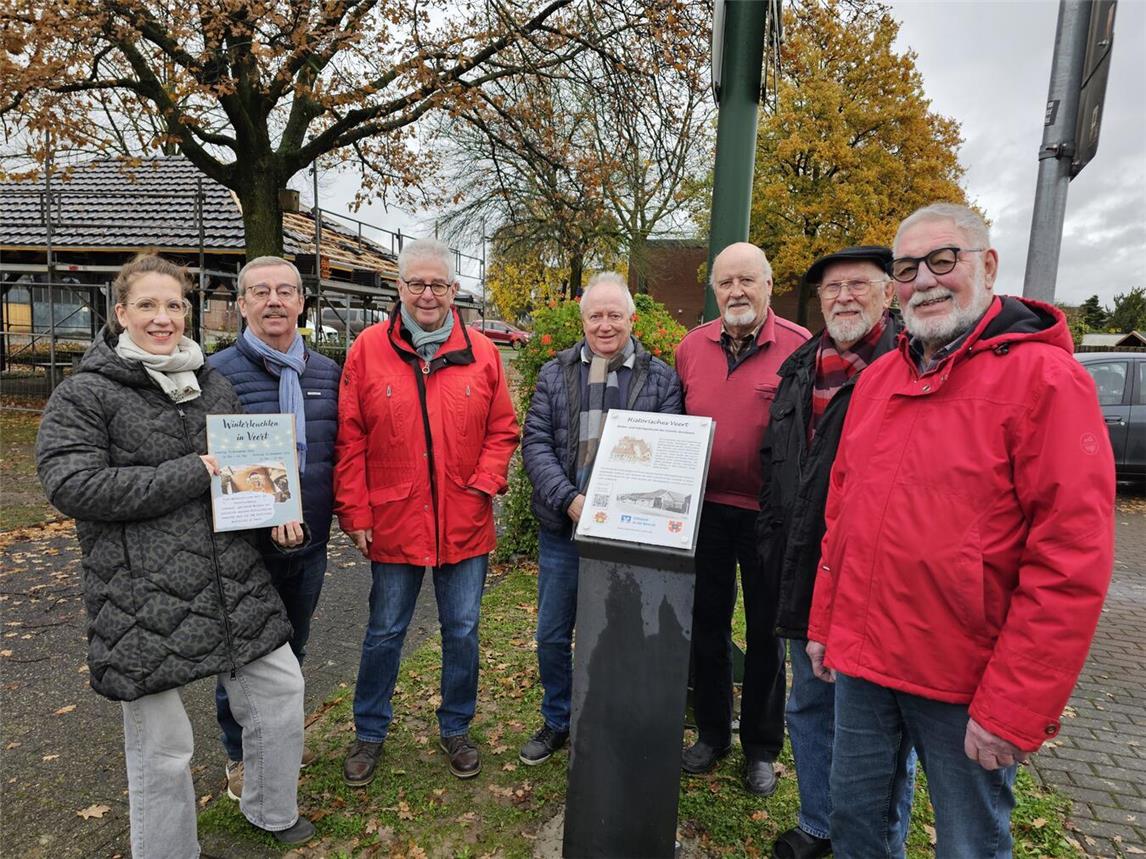Stellten das Stelen-Projekt, die Herbstausstellung und das diesjährige Winterleuchten vor: (v.l.) Jennifer Sieben („frau sieben“), Franz-Josef Spolders, Franz Kubon, Uli König, Jürgen Giesen, Karl-Heinz Pastoors und Gerd Haberstock (alle HVV). NN-Foto: Thomas Langer